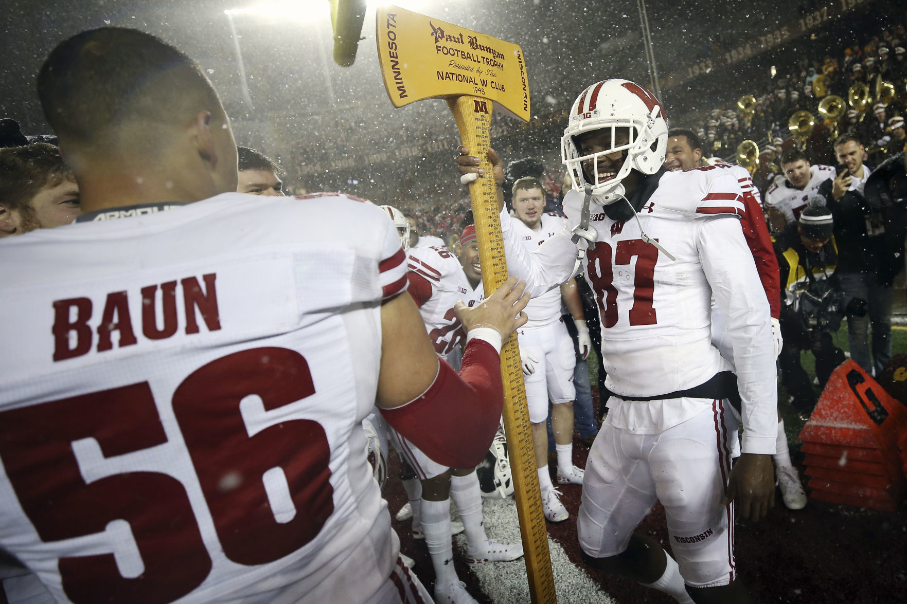 Badgers 38, Golden Gophers 17